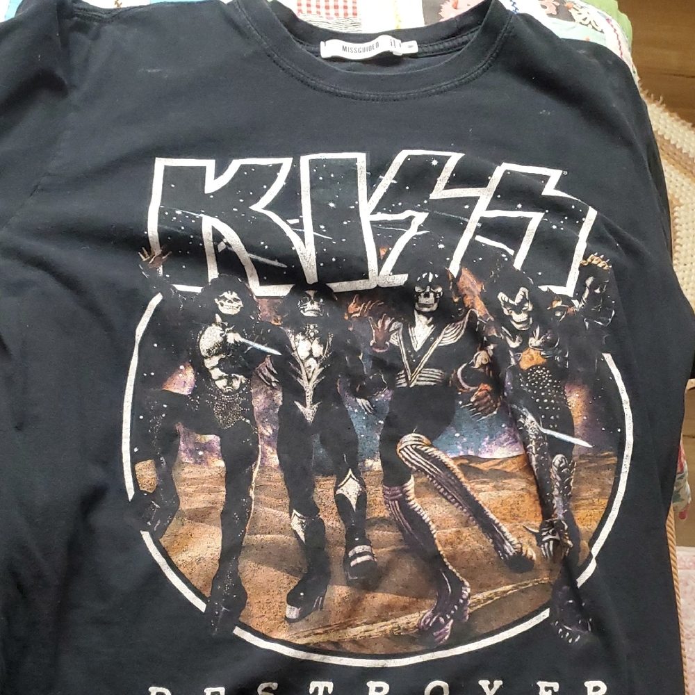 Missguided + Black KISS Graphic Tee